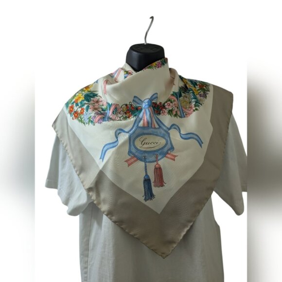 Authentic Gucci Floral V.Accornero Silk Scarf - Picture 13 of 15